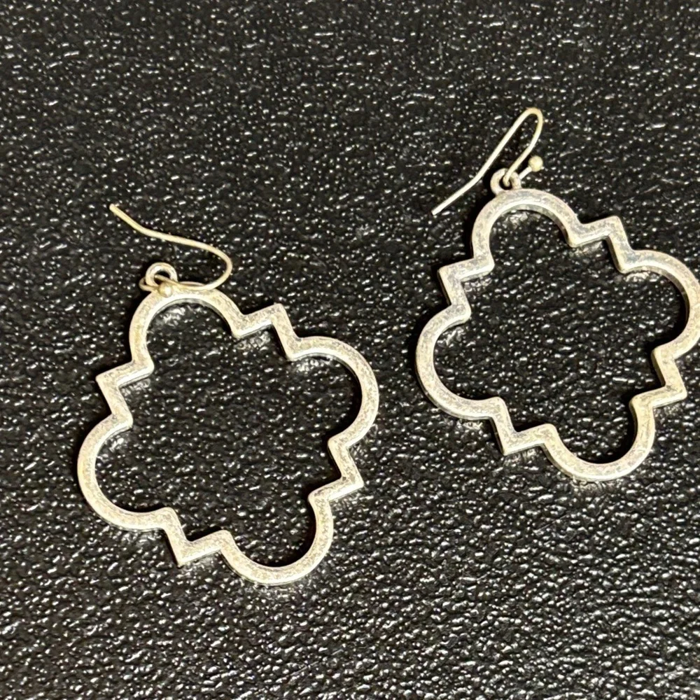 POMINA Quatrefoil Clover Silver Tone Dangle Drop Earrings